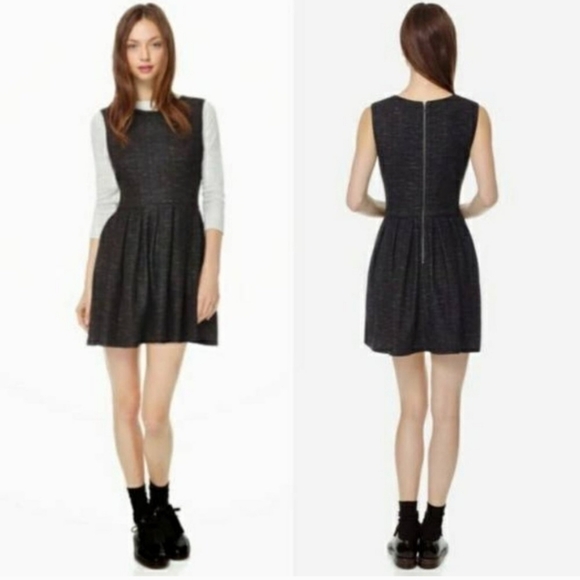Aritzia Dresses & Skirts - Aritzia Talulah Waldorf sleeveless pleated dress sz 0